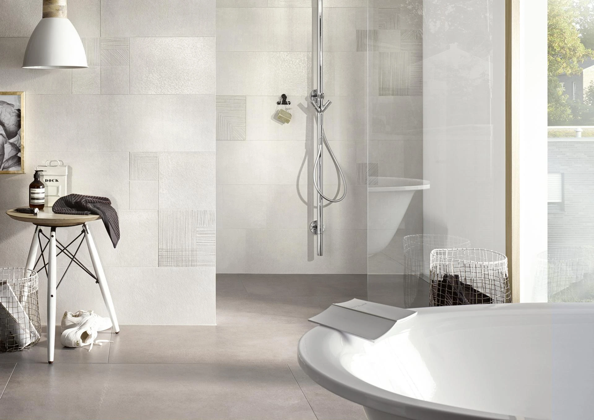 Thinsation Boden taupe poliert, Wand sand natur und poliert Feinsteinzeug – Ceramic District