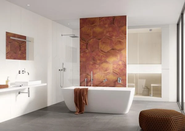 Frame #6mm Y12331001 warm 40x120 Schnittdekor, Y12349001 Sixside earth 40x46 Dekor, 6mm; Boden: Hygge #6mm Y13405101 clay 120x120 Feinsteunzeug, 6mm